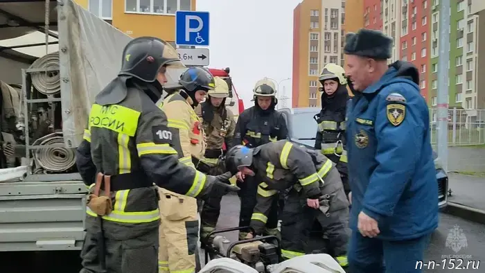 Rescue workers carried out fire drills on the roof of a 26-story building in Nizhny Novgorod.