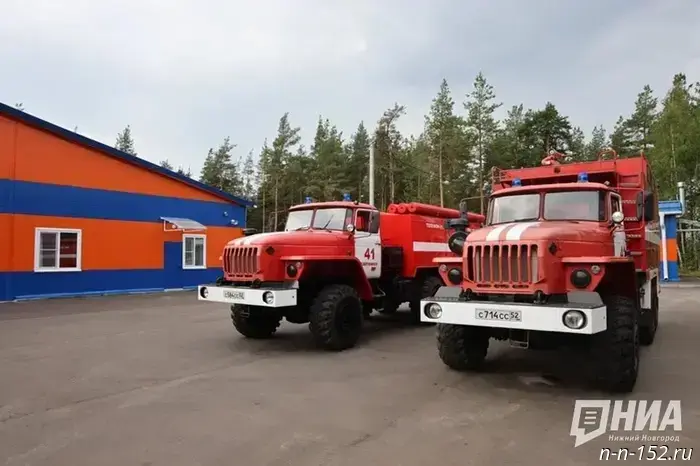 Firefighters are extinguishing a fire at warehouses in Nizhny Novgorod.