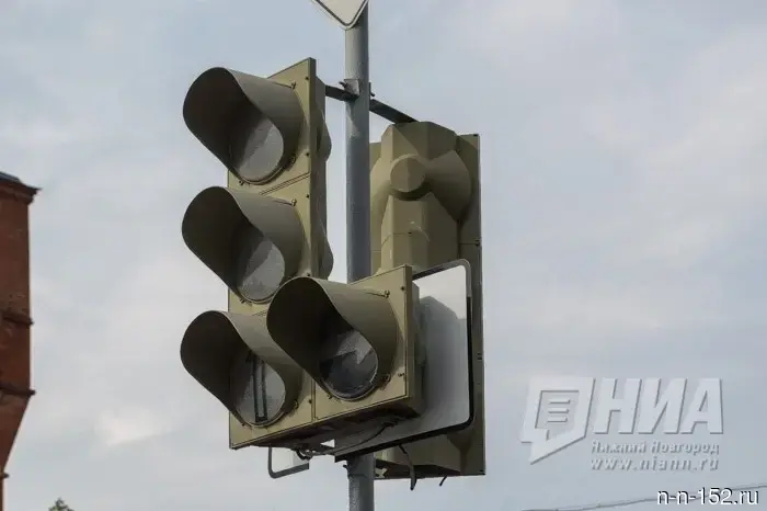 Traffic lights are being modernized at the intersection of Vedenyapina and Leskova in Avtozavod.