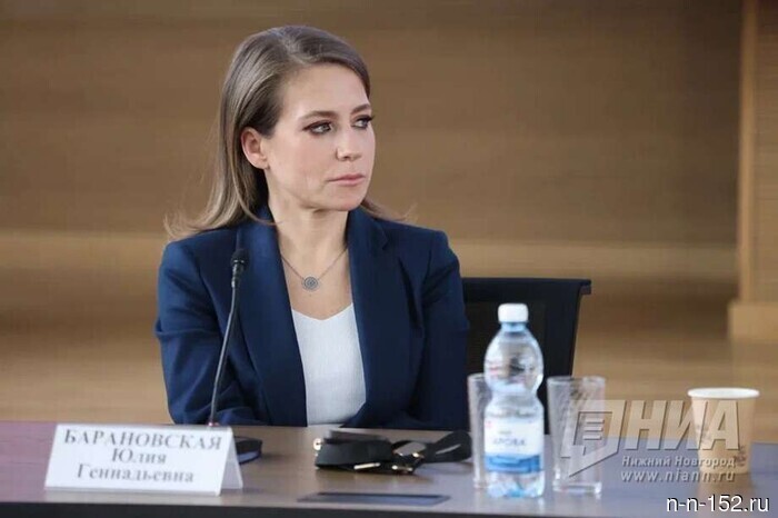 Юлия Барановская открыто сказала на ПМЭФ, что волнуется по поводу ЕГЭ своей дочери.