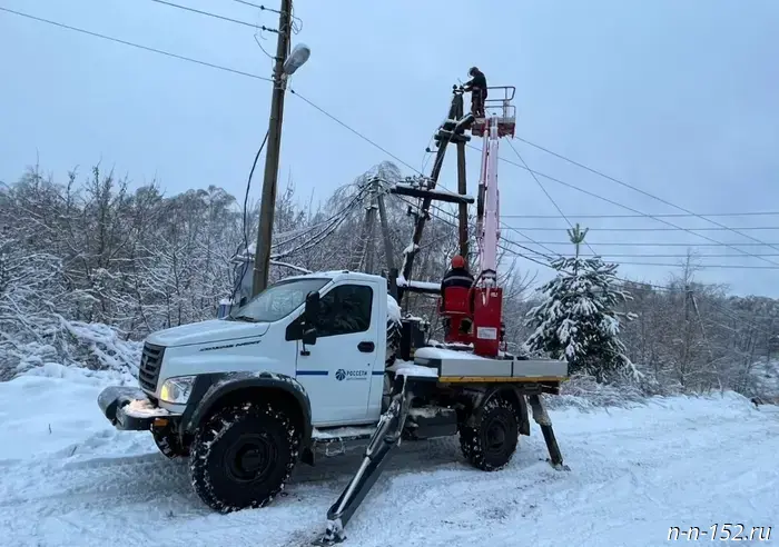 Энергетики Нижнего Новгорода поддерживают режим повышенной готовности из-за снежной бури.