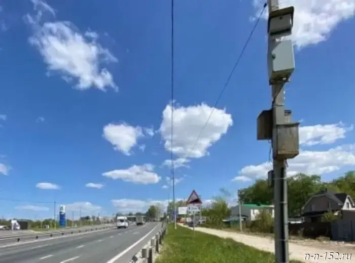 В Нижегородской области начали фиксировать штрафы для водителей за отсутствие ремней безопасности у пассажиров с помощью камер.
