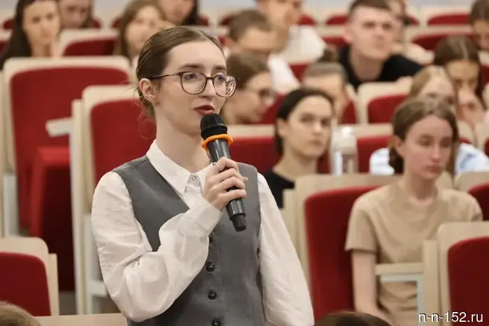 Евгений Люлин провел встречу со студентами НИУ Президентской академии.
