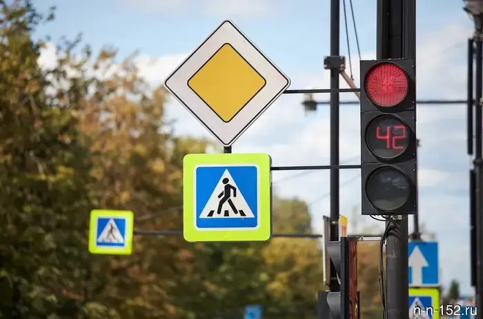 The traffic light knocked down by a truck has been repaired at Lyadov Square.