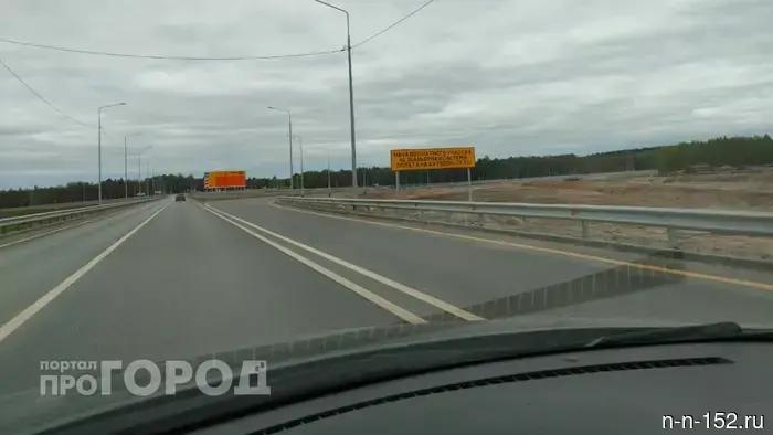 На платной трассе М-12 установлены камеры, которые будут отслеживать использование ремней безопасности и использование телефонов во время вождения.
