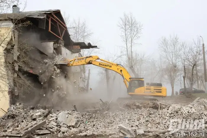 The emergency house on Moscow Highway will be demolished for 8.2 million rubles.