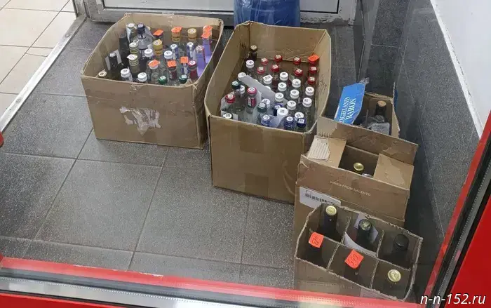 More than 900 bottles of unlicensed alcohol were found in the Nizhny Novgorod region.