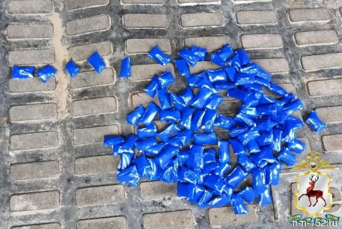 Dzerzhinsk police detained two young men, one of whom is a minor, for attempting to sell illegal substances in large quantities.