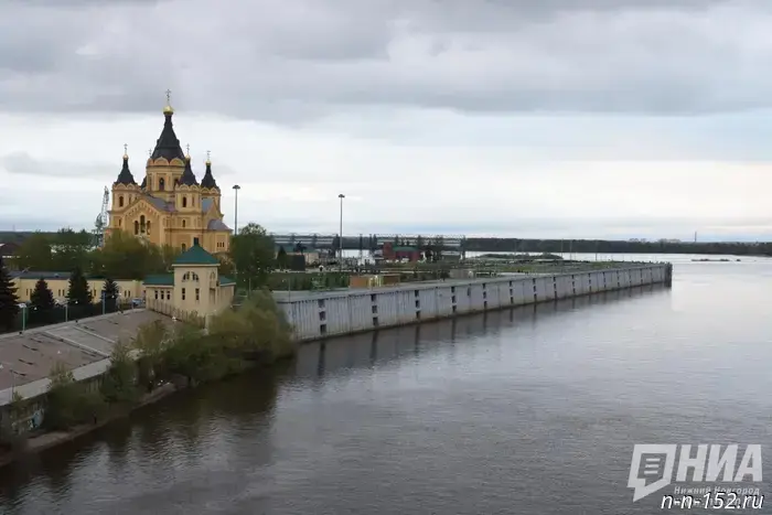 British politician Galloway admired the cathedral in Nizhny Novgorod.