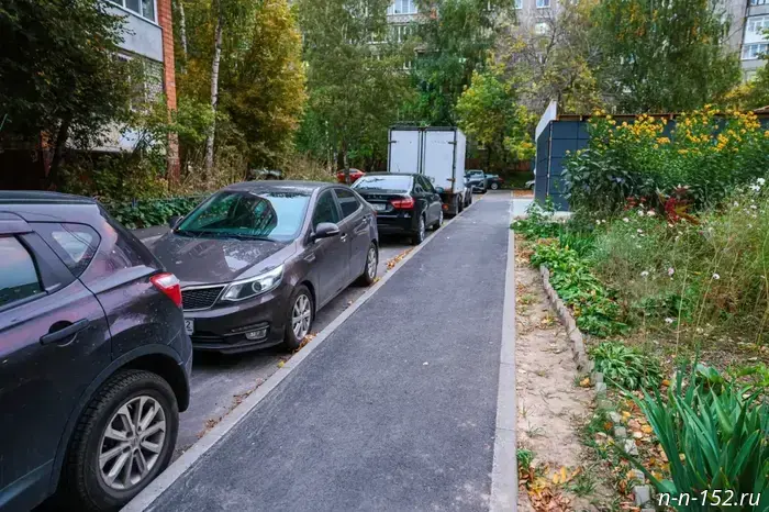 The road in the courtyard on Rodionova Street in Nizhny Novgorod was resurfaced.