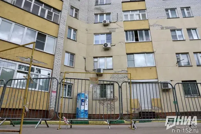 Danger zone: photos of the crumbling house on Tsiolkovsky Street have been published.