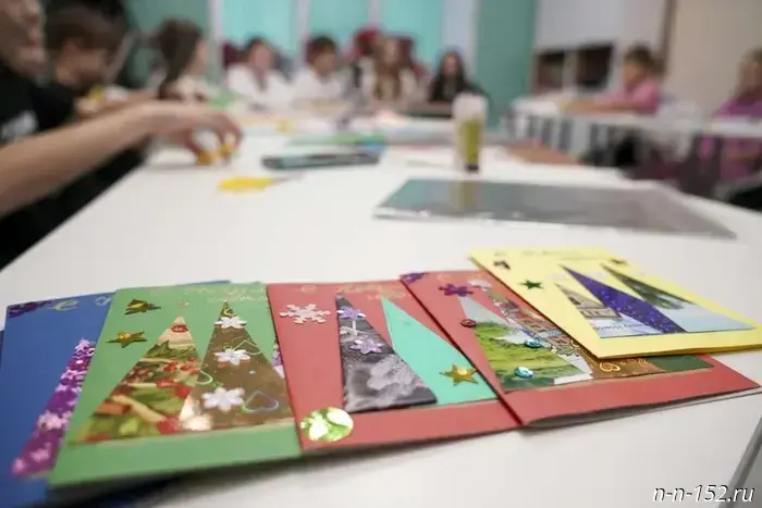 Жители Нижнего Новгорода могут послать «добрые открытки» с поздравлениями к Новому году бабушкам и дедушкам, которые находятся в домах престарелых.