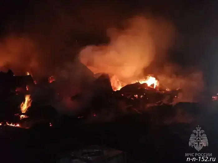 В результате пожара на берегу Волги пострадали двое жителей Нижнего Новгорода.