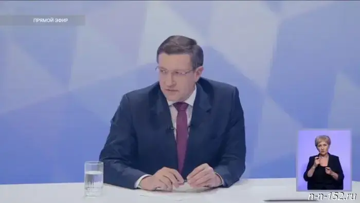 Nikitin explained the ban on street musicians performing without permission.