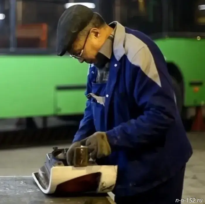 Жители Нижнего Новгорода все чаще выбирают профессию слесаря.