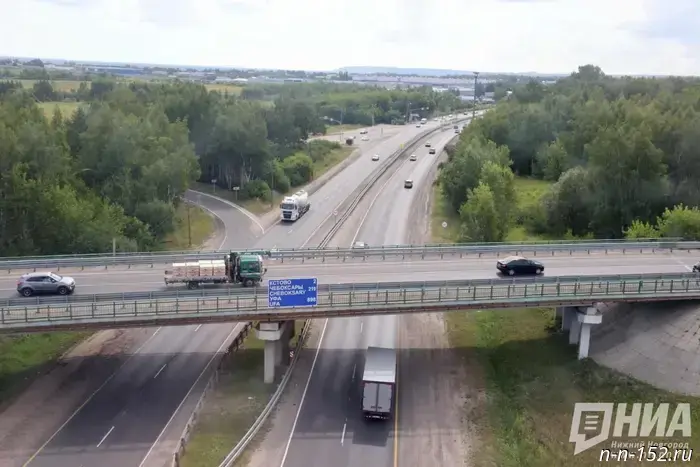 A dangerous pothole on the M-7 highway near Kstovo was fixed after drivers' complaints.