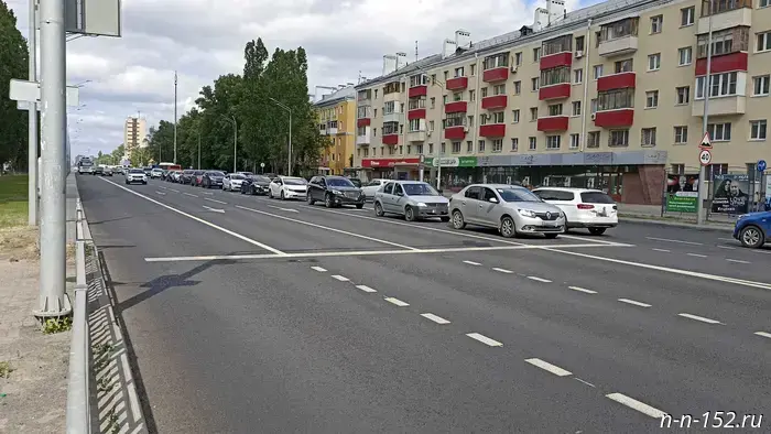 Власти усовершенствовали схему движения на перекрестке улицы Нахимова и проспекта Ленина.