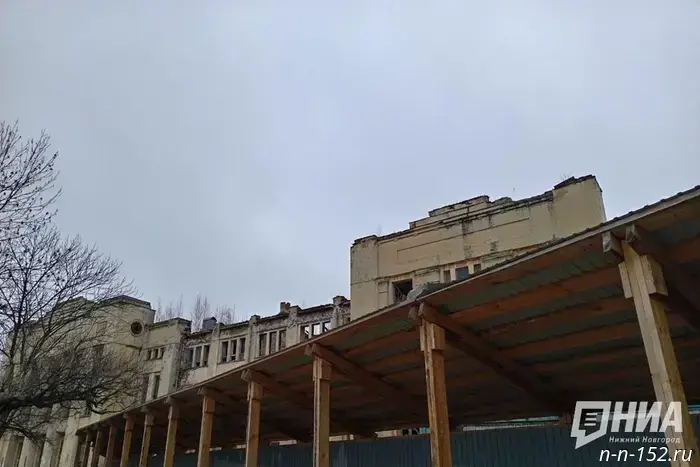 В Нижнем Новгороде начался демонтаж ДК имени Ленина.
