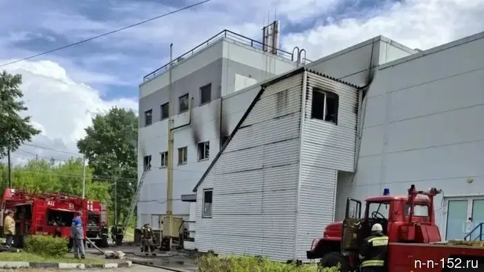 В Заволжье возник пожар в торговом центре.
