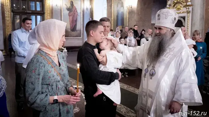 Metropolitan Georgy performed the baptisms of six infants at the Nizhny Novgorod Cathedral.