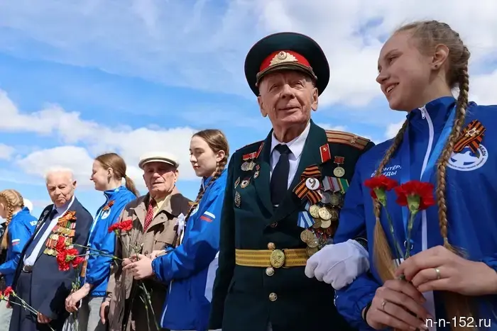 В Нижегородском кремле состоялось торжественное возложение цветов к Вечному огню.