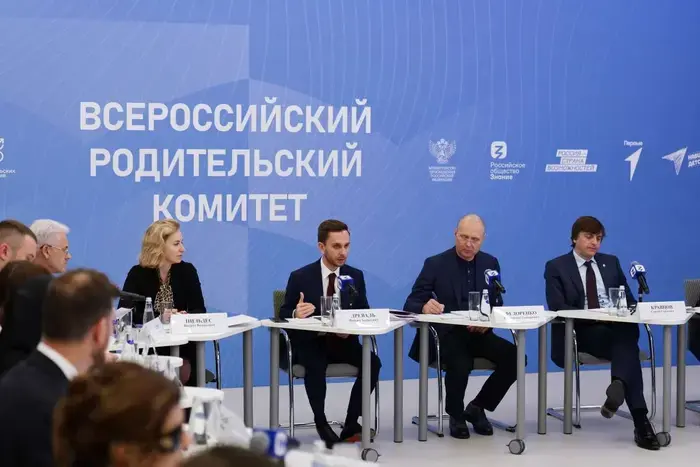В России ежегодно будет выделяться 1 миллиард рублей на проекты родительских комитетов.