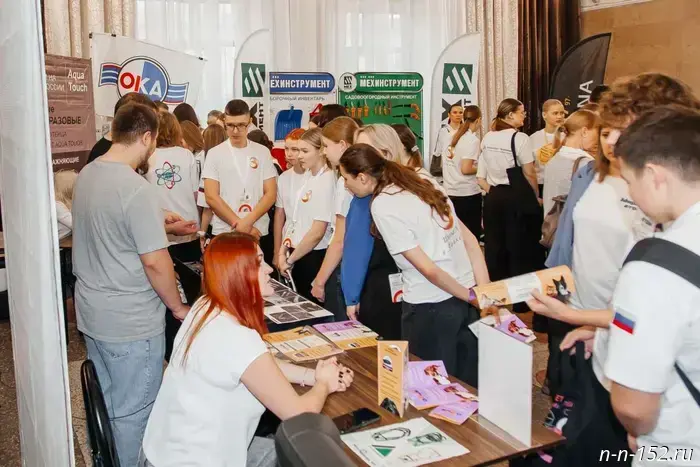 Свыше 100 учеников приняли участие в четвертом муниципальном форуме "Взлет. Промышленный старт" в Павлове.