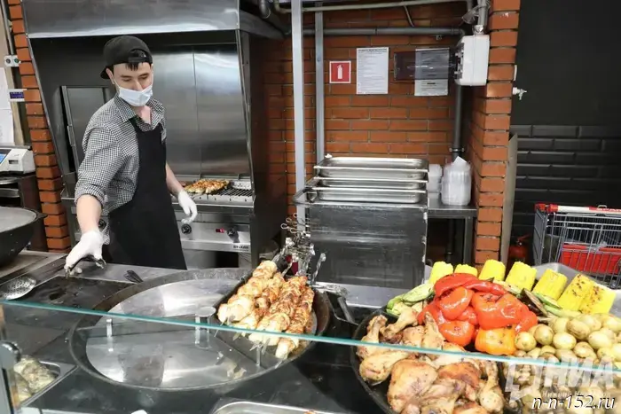 Суд временно закрыл шашлычную в Нижнем Новгороде из-за нарушений санитарных норм.