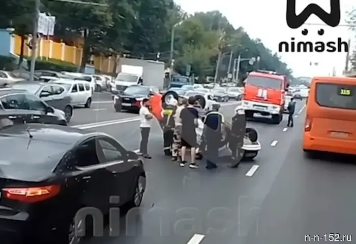 Легковой автомобиль опрокинулся на проспекте Гагарина в районе «Нитела».