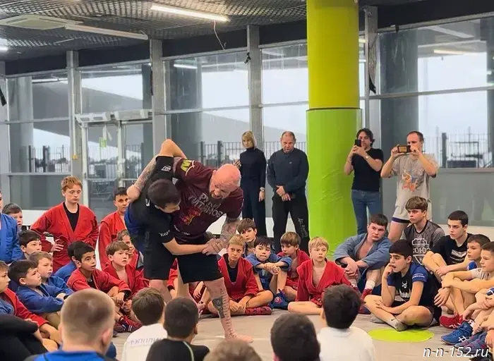 Six-time world champion in jiu-jitsu and grappling Jeff Monson held master classes for young athletes from Nizhny Novgorod.