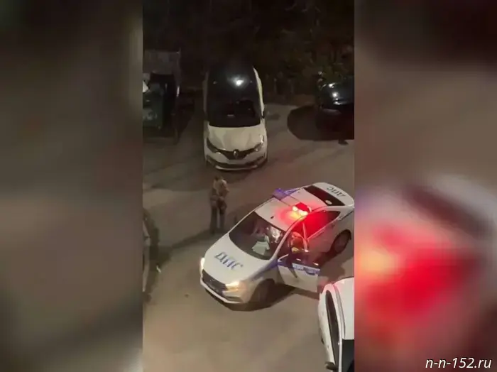 Водитель иностранного автомобиля напротив врезался в шесть припаркованных машин в Афонине.