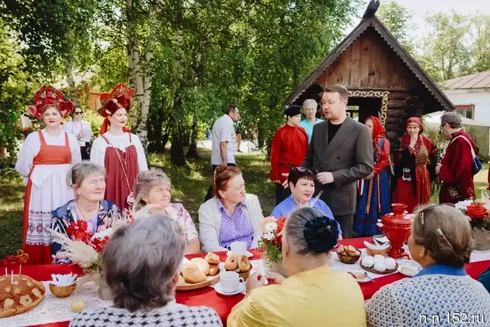 Царский трон «Вязь Времен» приобрёл статус символа «Золотой Хохломы» в 2026 году.