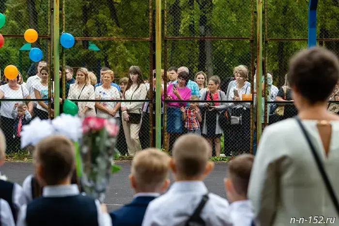 В нижегородской школе 1 сентября сразу двое родителей потеряли сознание.