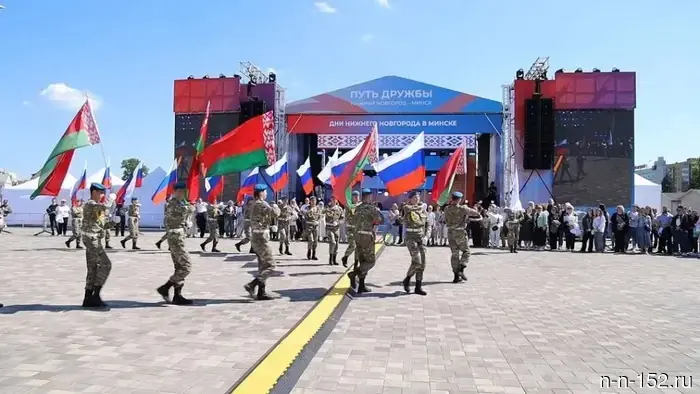 A combined squad of young paratroopers opened a large festive concert "The Path of Friendship" in Minsk as part of the Days of Nizhny Novgorod.