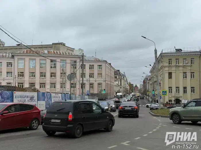 An abandoned car caused a huge traffic jam at Freedom Square.