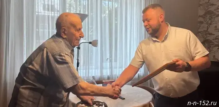 Глава Канавинского района поздравил с 97-летием участника Великой Отечественной войны Исаака Захаровича Ясиновского.