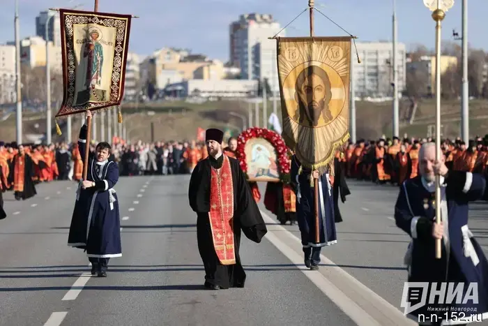 10 thousand believers participated in a procession on Easter in Nizhny Novgorod — photo