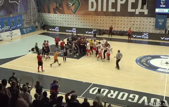 The match of the Higher League mini-football ended in a mass brawl in Nizhny Novgorod.