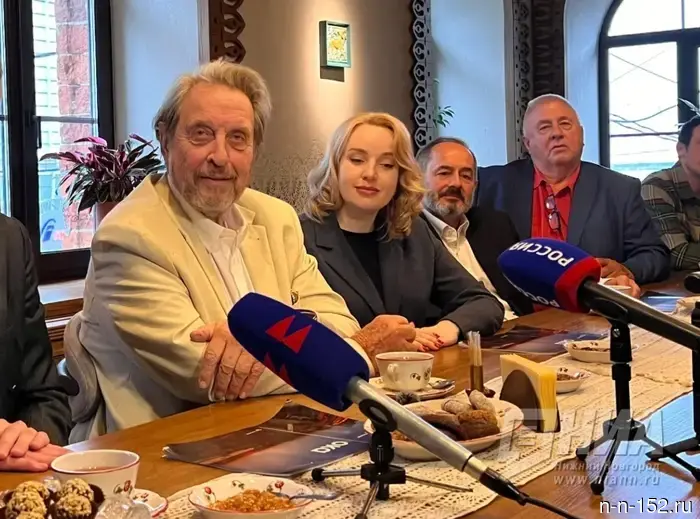 Elon Musk's father called the sanctions against Russia nonsense.