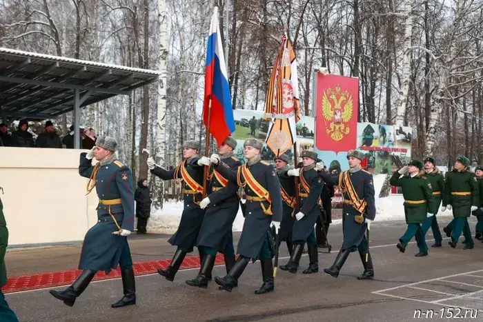The Nizhny Novgorod VVIKU was presented with the military unit's St. George banner.