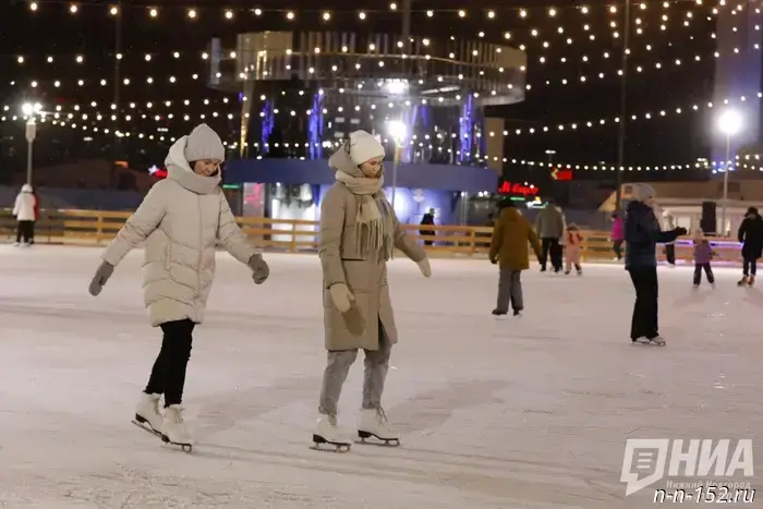Сезон катания на коньках начался в парках Нижнего Новгорода.