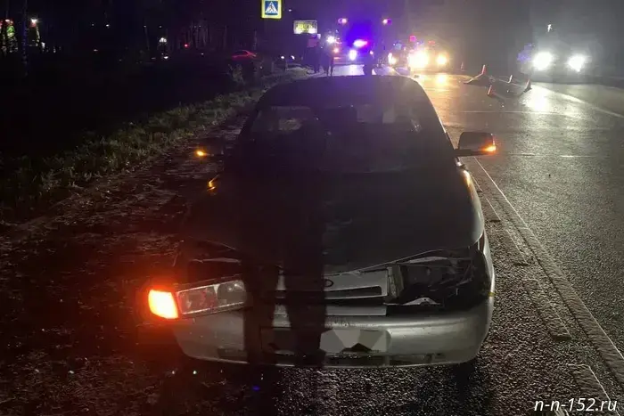 A young unlicensed driver fatally struck a woman at a pedestrian crossing in the Prioksky District.