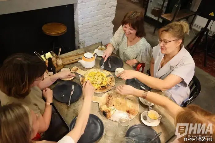 Россияне стали более склонны оставлять чаевые в кафе и барах.