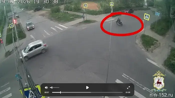 A Nizhny Novgorod resident decided to steal a motorcycle but couldn't start it - video