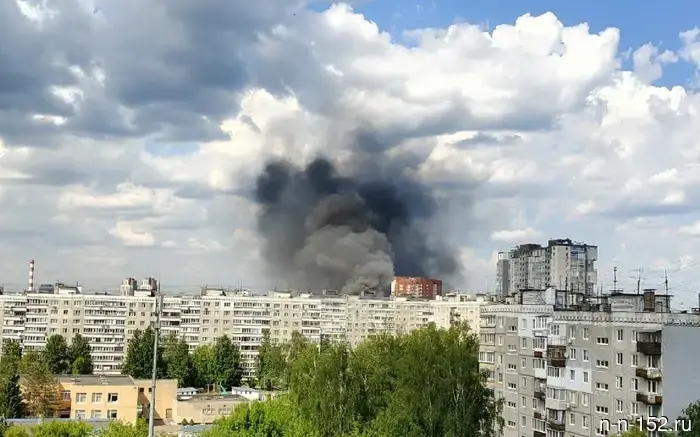 В Верхних Печерах загорелся гараж с шинами.