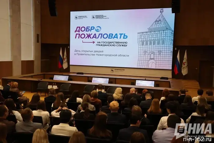 Средний возраст государственных служащих в Нижегородской области равен 40 годам.