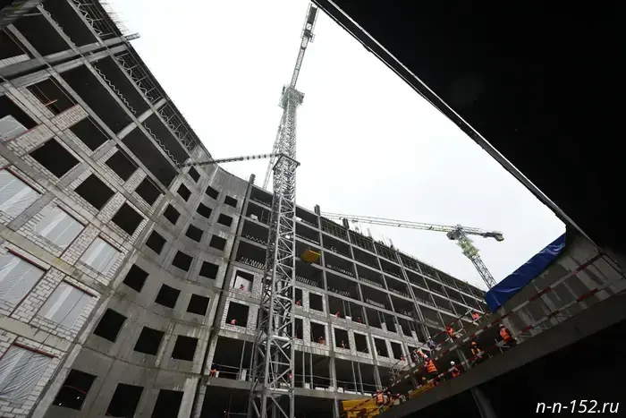 Nizhny Novgorod doctors saved a construction worker who had fallen from the 32nd floor.