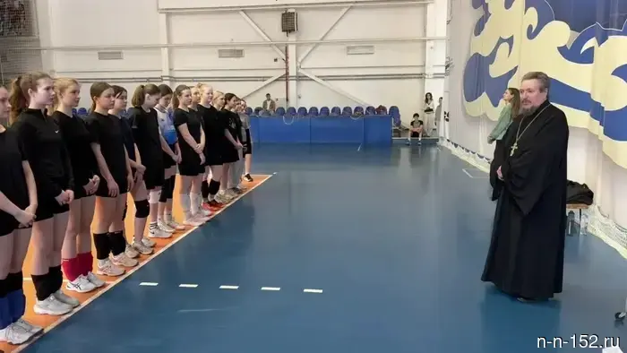 A cleric from the Prioksky district visited the regional volleyball competitions.