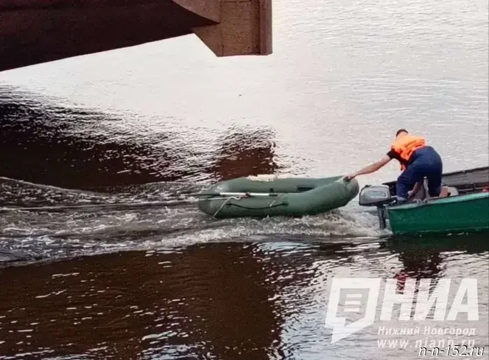 Photos from the scene of the collision between a tugboat and a boat in Kstovsky District have been published.
