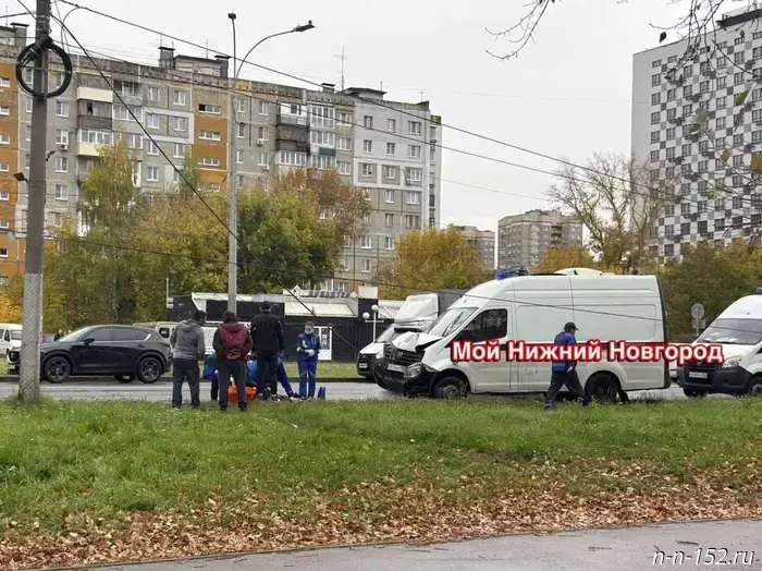 An ambulance crashed into a pole in Nizhny Novgorod: one person injured.